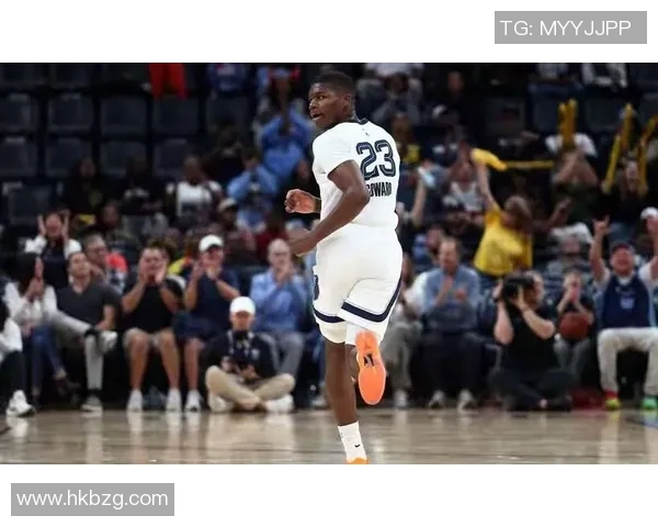 给新秀上课！灰熊最后一攻科沃德遭遇卡鲁索严防，多尔特摘下篮板一路飞奔时间走完